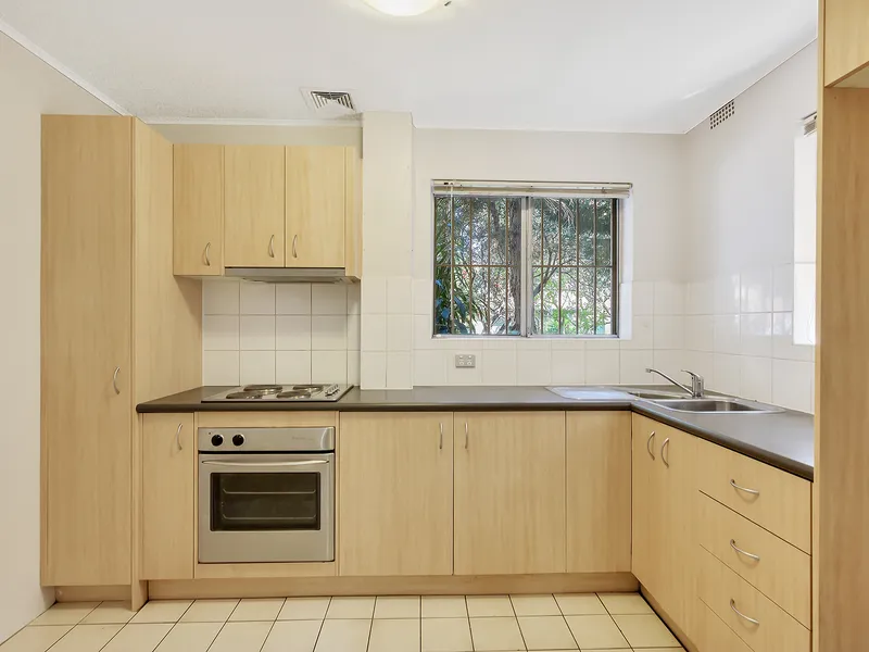 PERFECTLY POSITIONED TWO BEDROOM APARTMENT WITH PARKING!
