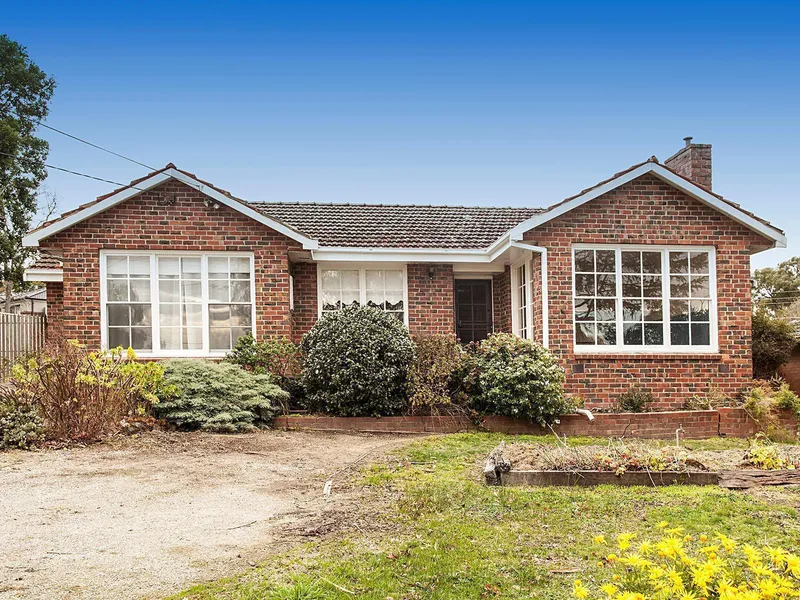 Three bedroom home close to Mooroolbark central.