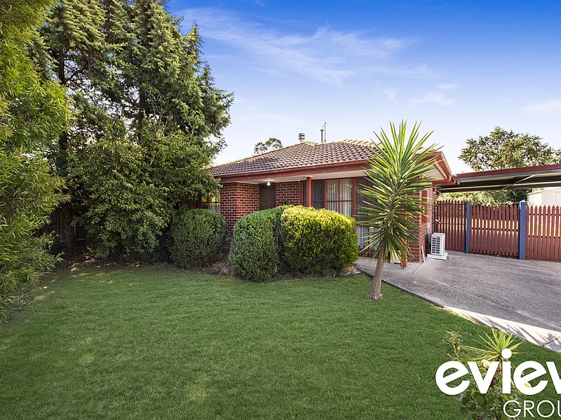OPTIONS GALORE ON 709m2 FLAT CENTRAL BLOCK - AUCTION 11:00AM 27 MARCH