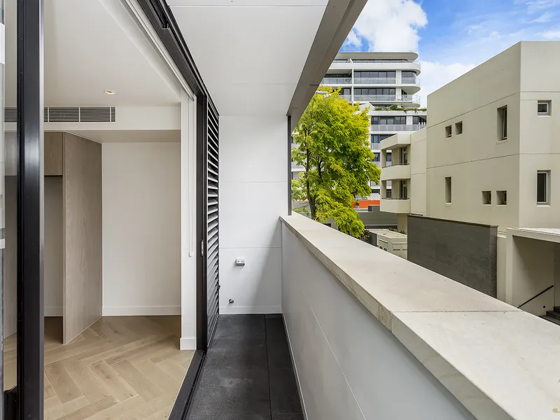 88 ALFRED ST | Near New Large Studio