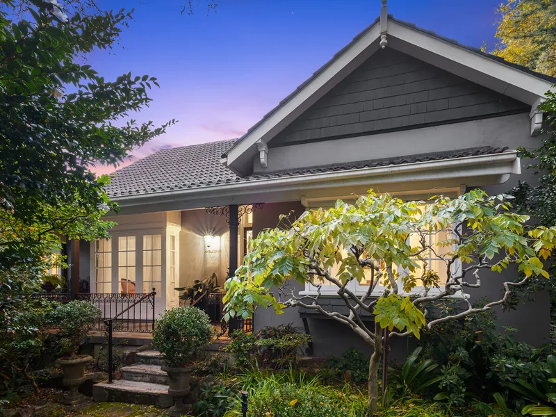 'Amblestone' circa 1923, bygone grandeur in a location to envy