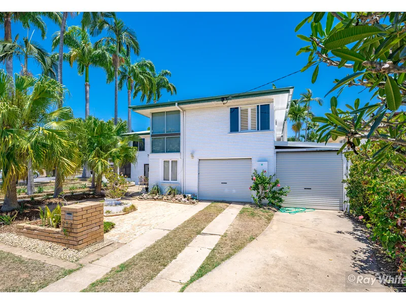 Large family home with a pool!