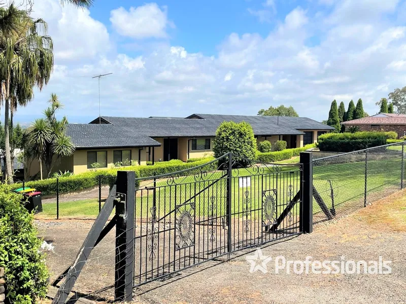 DUAL FAMILY LIVING, OPERATE YOUR BUSINESS OR SIMPLY ENJOY THE TRANQUIL COUNTRY LIFESTYLE!