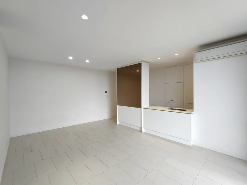 PARRAMATTA - SPACIOUS2 BEDS 2 BATHS WITH PARKING APARTMENT 