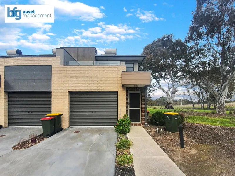 Modern & Contemporary Townhouse in a great location!