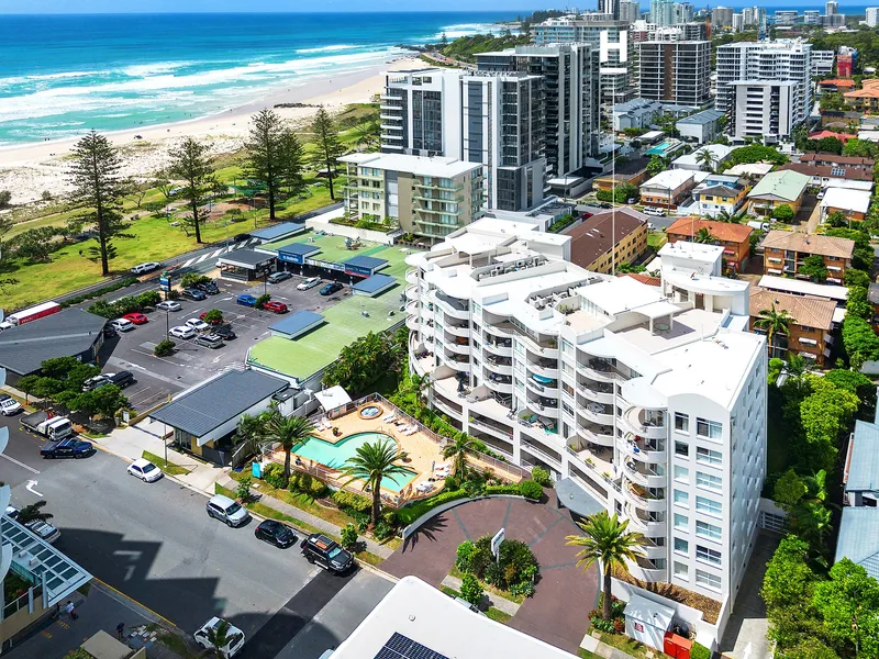 KIRRA - THREE BEDROOM APARTMENT WITH SPACIOUS BALCONY