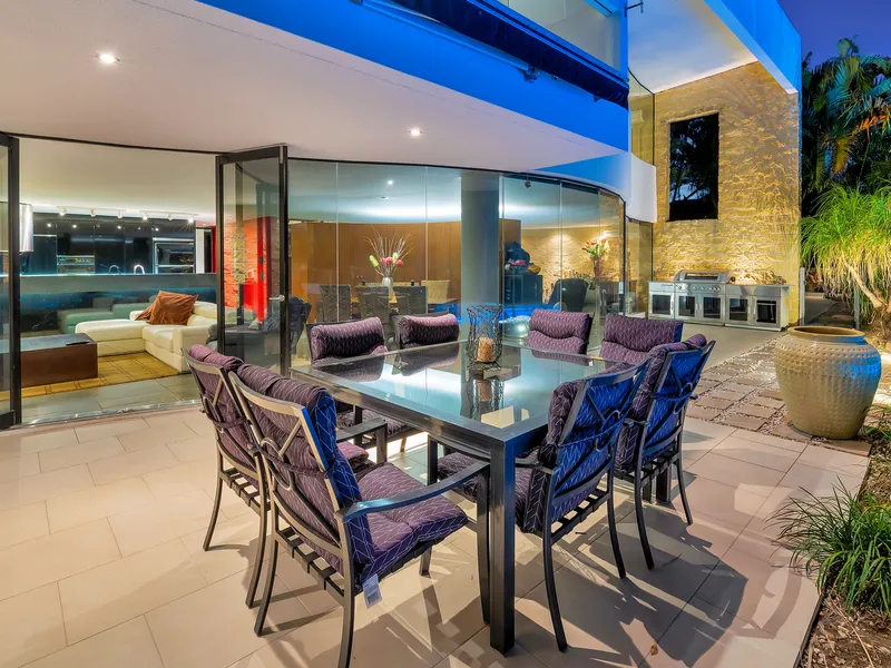 LANDMARK, ONE-OF-A-KIND ARCHITECTURAL MASTERPIECE on 1,147 sq.m. BLOCK