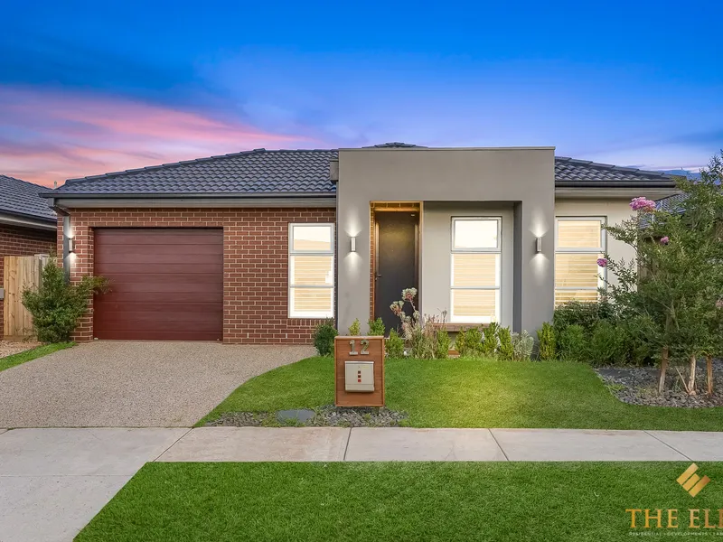 Exquisite Design & Living In Premier Location!