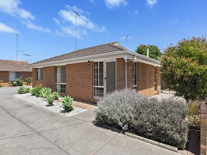 Immaculately maintained unit at a convenient location