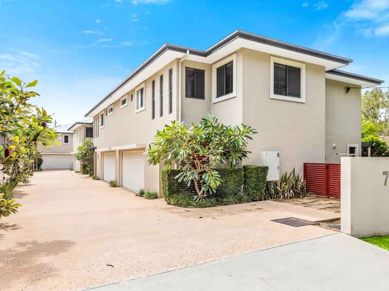 MODERN SOUTHPORT TOWNHOME - AS BIG AS A HOUSE