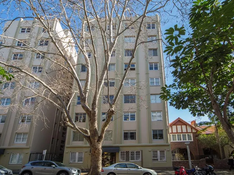 Art-Deco One Bedroom