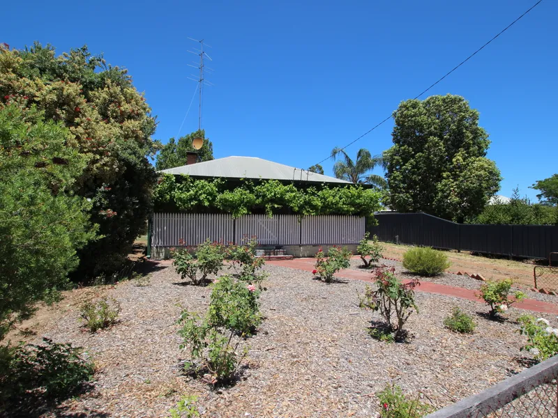 DWELLINGUP GEM