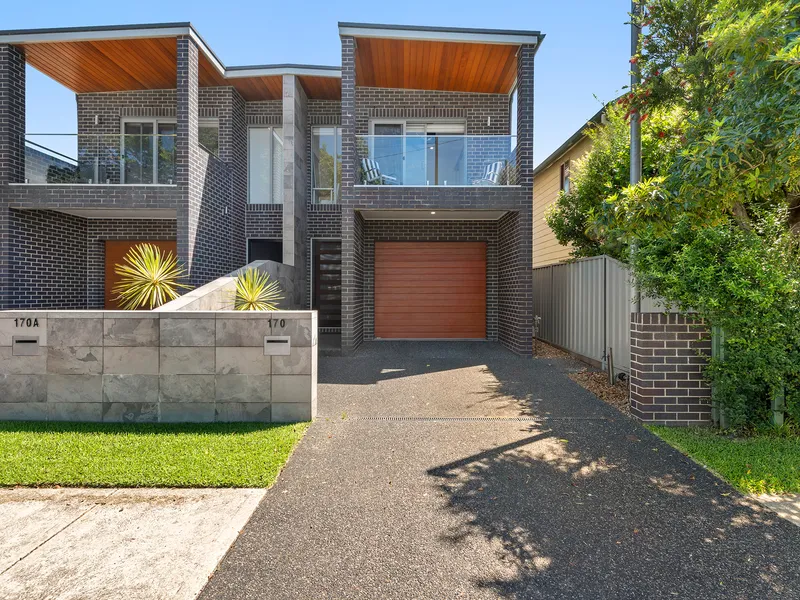 Modern, spacious family town-home in leafy exclusive pocket