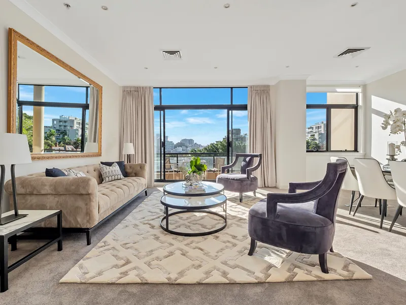 LIGHT, SPACE, PRIVACY & CONVENIENCE - FOOTSTEPS FROM EDGECLIFF CENTRE
