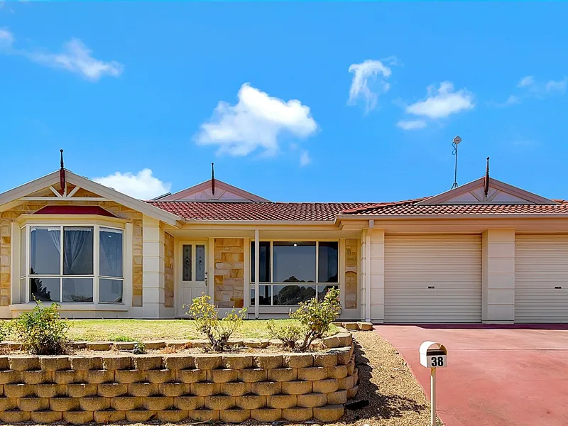 4 Bedrooms, Solar Panels, Ducted A/C 