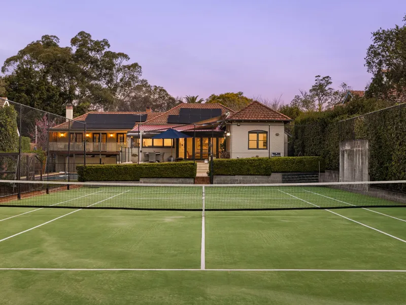Luxurious Family Haven with Tennis Court and Pool
