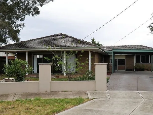 HOME AND UNIT IN PRIME LOCATION !