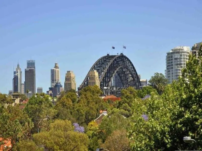 Stylish Studio with Harbour Bridge/ city views at a convenient location