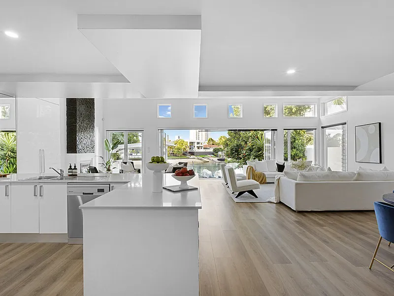 Superb Position! - Walk to the beach - Large Single Level Family Home