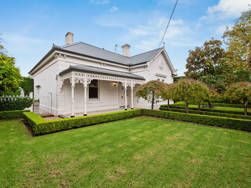 Beautiful family home with pool (gardening and pool servicing included)
