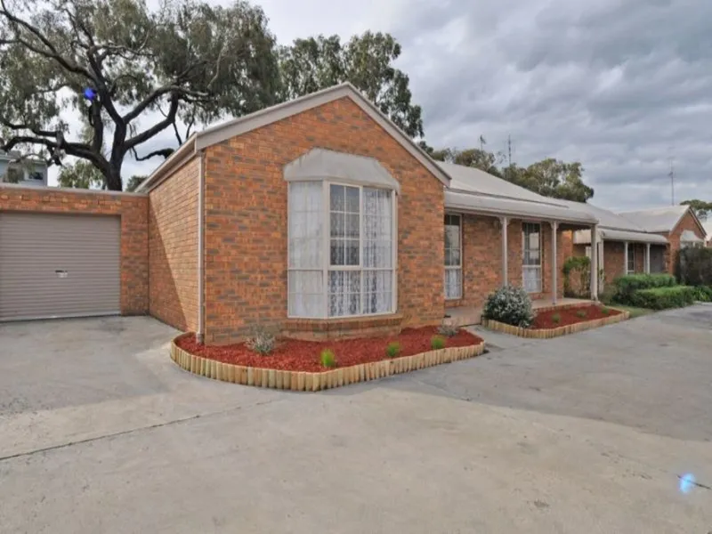 Neat and Tidy Two Bedroom Unit – Amazing Location with Beach Proximity