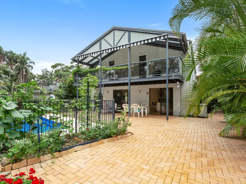 Picturesque Lakefront with Dual Accommodation