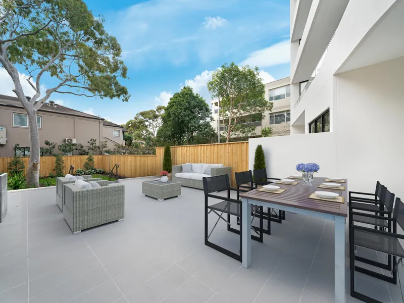 Stylish Apartment with Unique Oversized Garden & Terrace.... Perfect for Entertaining