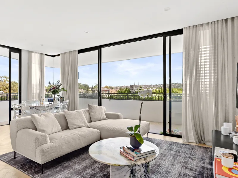 LUXURIOUS LIVING IN THE EXCLUSIVE 'ARISTOCRAT'