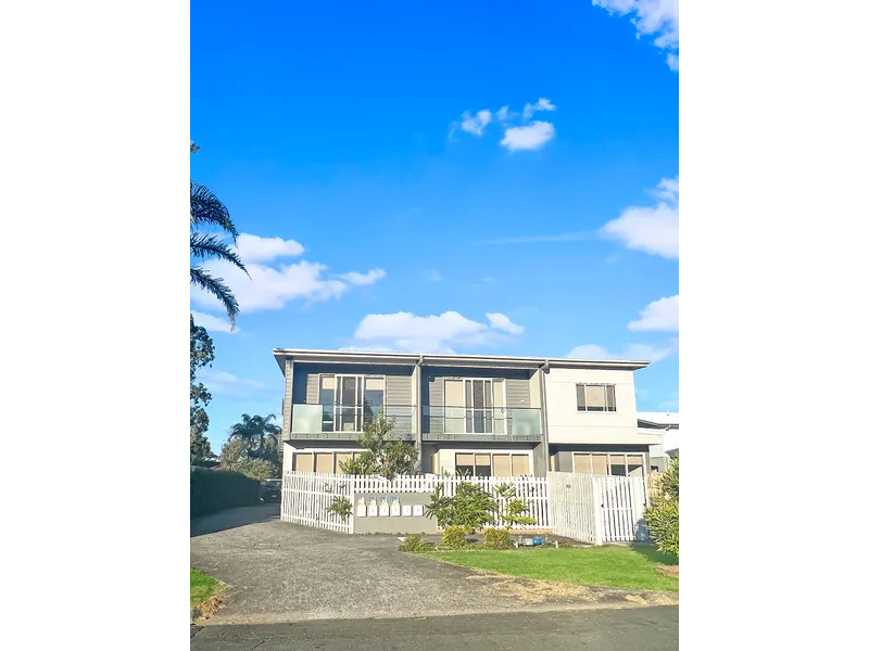 BRAND NEW TOWNHOUSE IN SUPER CONVENIENT LOCATION