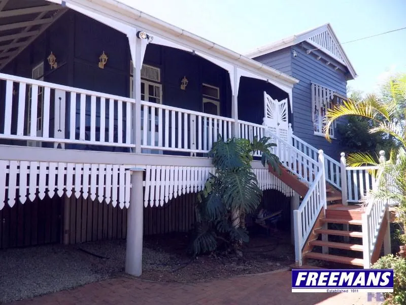 Large Queenslander complete with in-ground pool