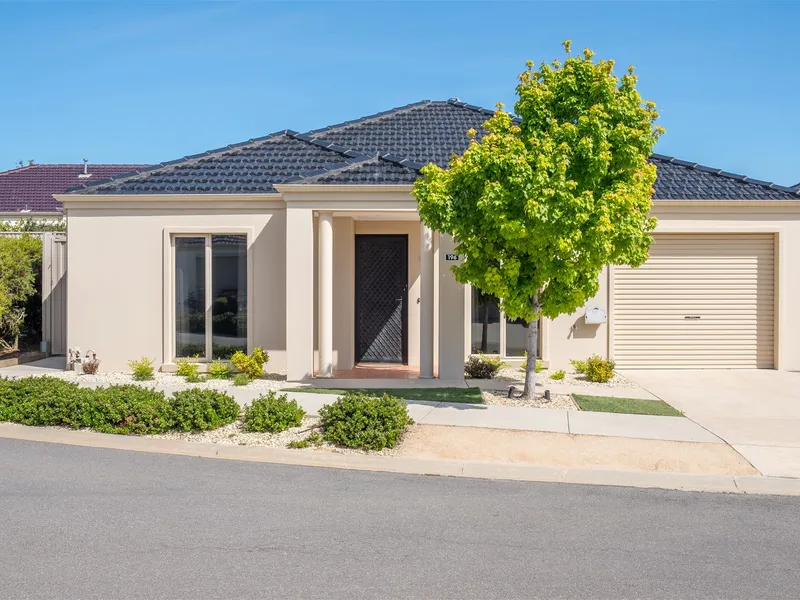 Bendigo Domain Country Club - Position Position Position - Located Right in the Heart of the Village    