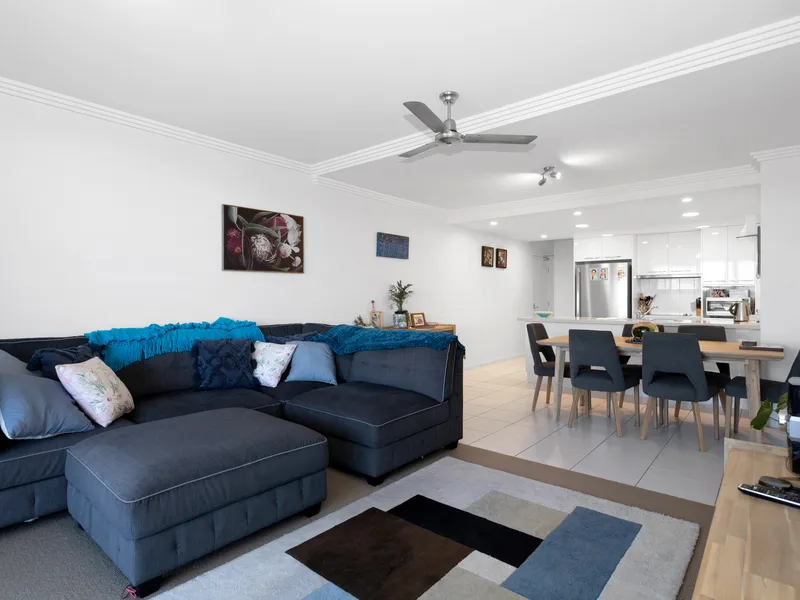 PRIVATE & SECURE - HIDDEN AWAY APARTMENT