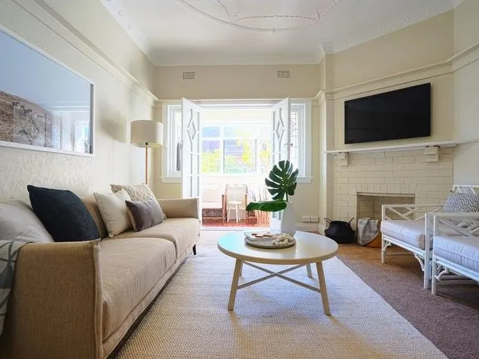 ART DECO 2 BEDROOM APARTMENT