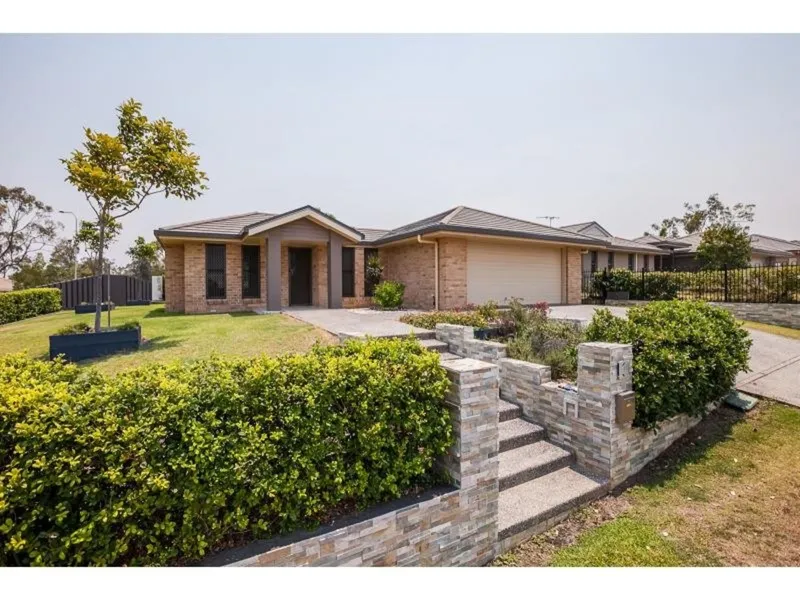 Executive Living on Elevated Block!