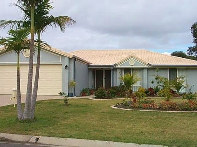 LOWSET FAMILY HOME IN CUL-DE-SAC