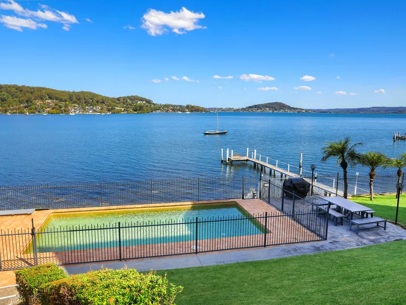 Spacious Waterfront Apartment & Stunning Caroline Bay Views