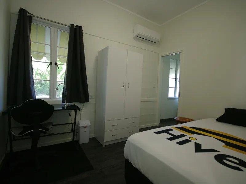 Affordable Ensuite & A/C Accommodation, Prime Location for QUT Students