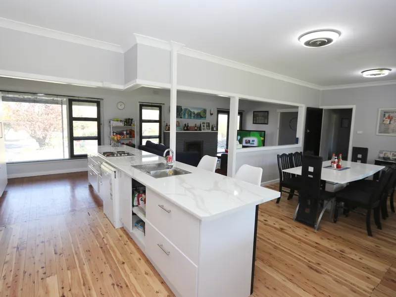 MOVE IN READY…. REFURBISHED FAMILY HOME!!