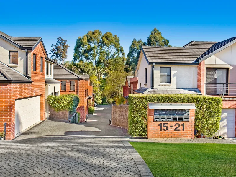 MODERN 3 BEDROOM TOWNHOUSE