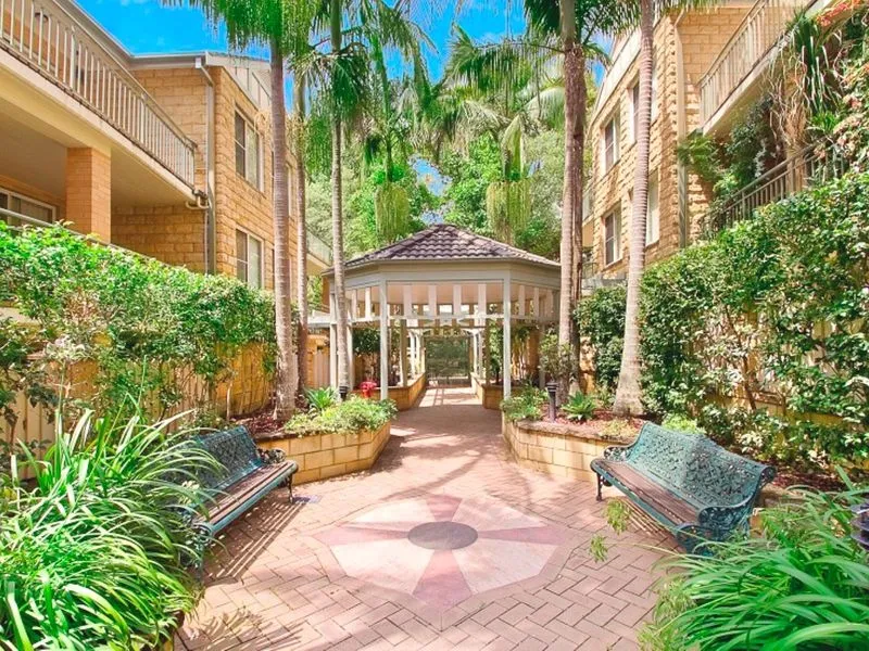 Sun filled apartment in popular street