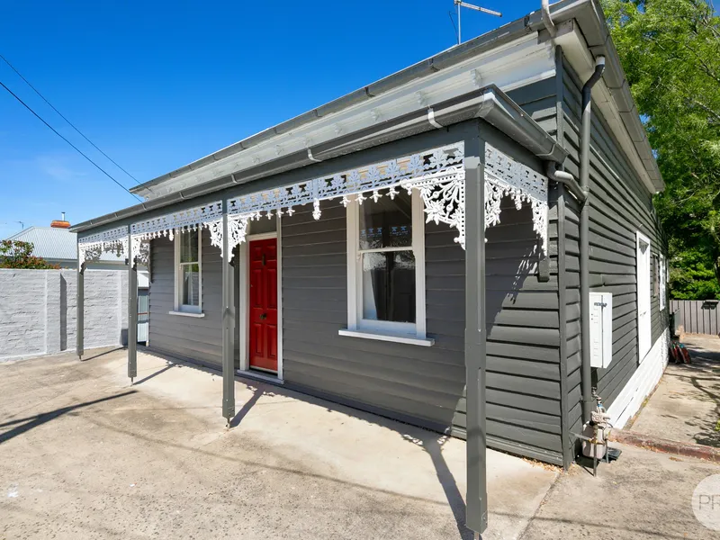 CHARMING 3 BEDROOM LIGHT FILLED COTTAGE CLOSE TO AMENITIES