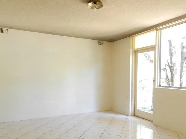 1ST FLOOR 3 BEDROOM UNIT CLOSE TO ALL AMENITIES