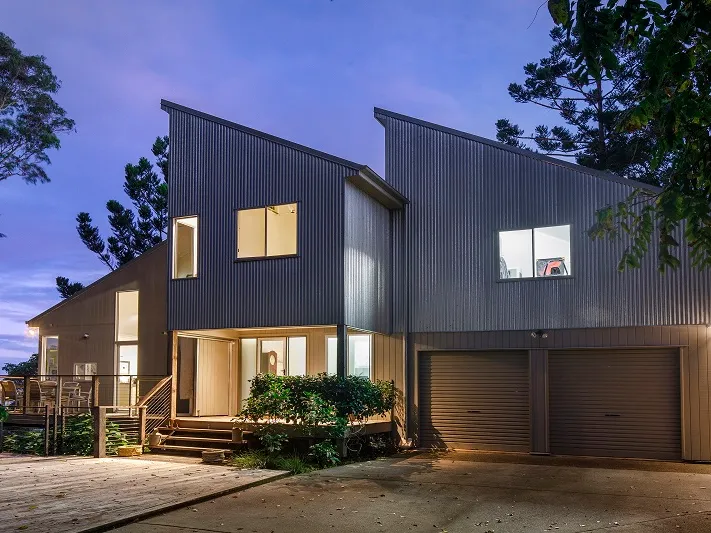 HINTERLAND RETREAT WITH GUEST/COMMERCIAL ACCOMODATION POTENTIAL