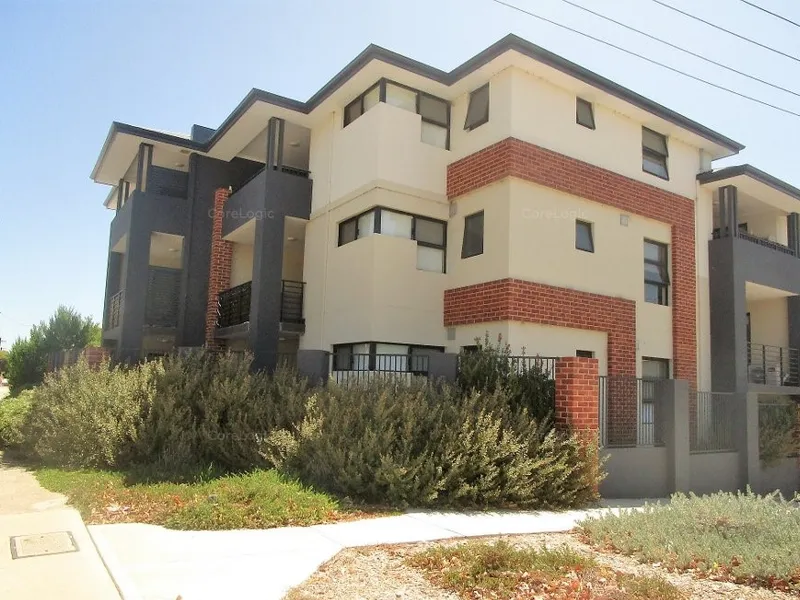 Stylish Top Floor Apartment