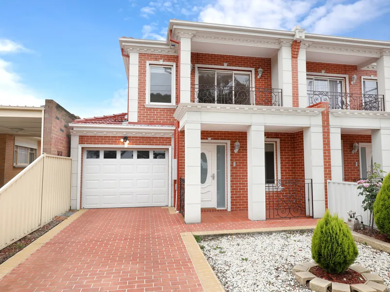 FAMILY HOME IN UNPARALLELED LOCATION!