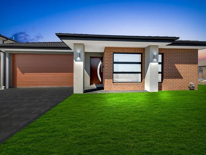 Brand New Ultimate Setting With Lifestyle, Position and Convenience!!