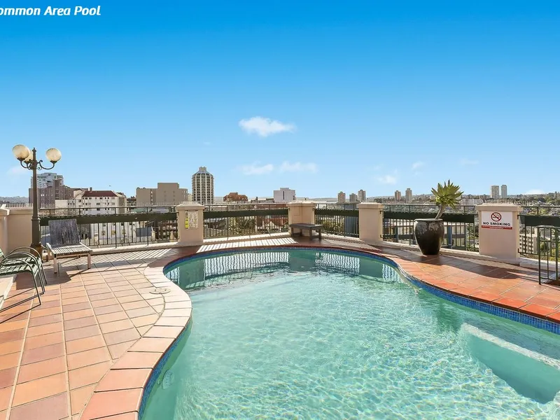 LIGHT FILLED APARTMENT IN SECURITY BUILDING WITH SWIMMING POOL