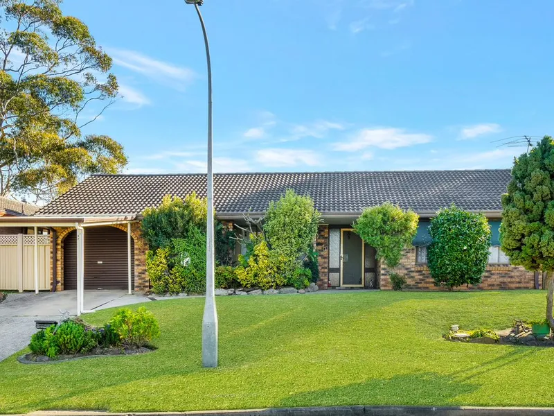 Spacious Family Oasis With Rural Vista Close To Everything!