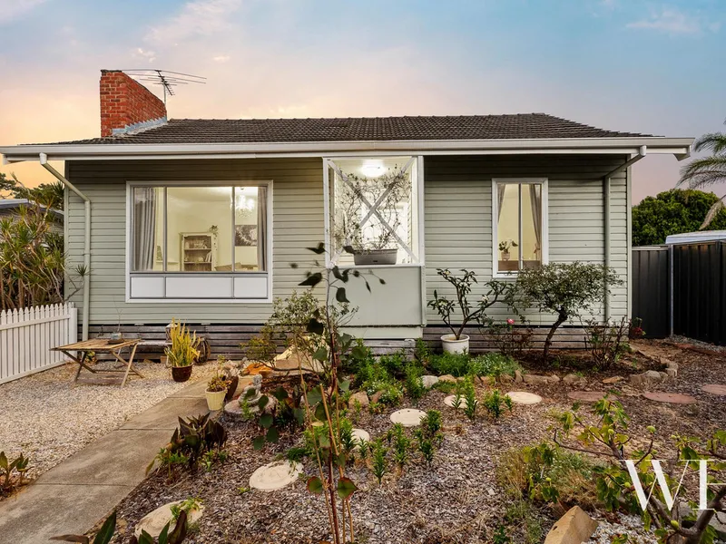 Cute cottage, refreshed interiors, leafy location