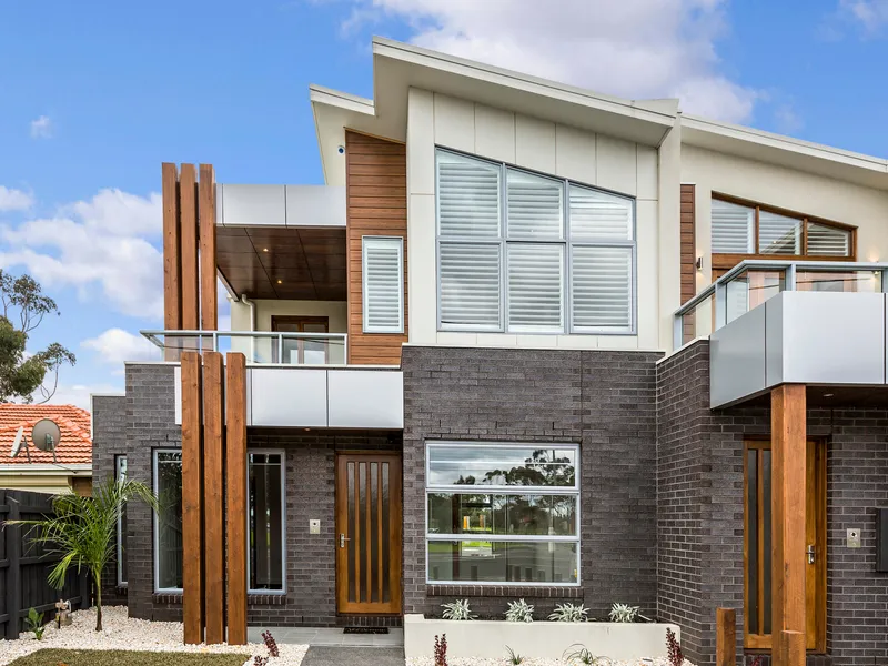 Modern Townhouse Neighbouring Cherry Lake!